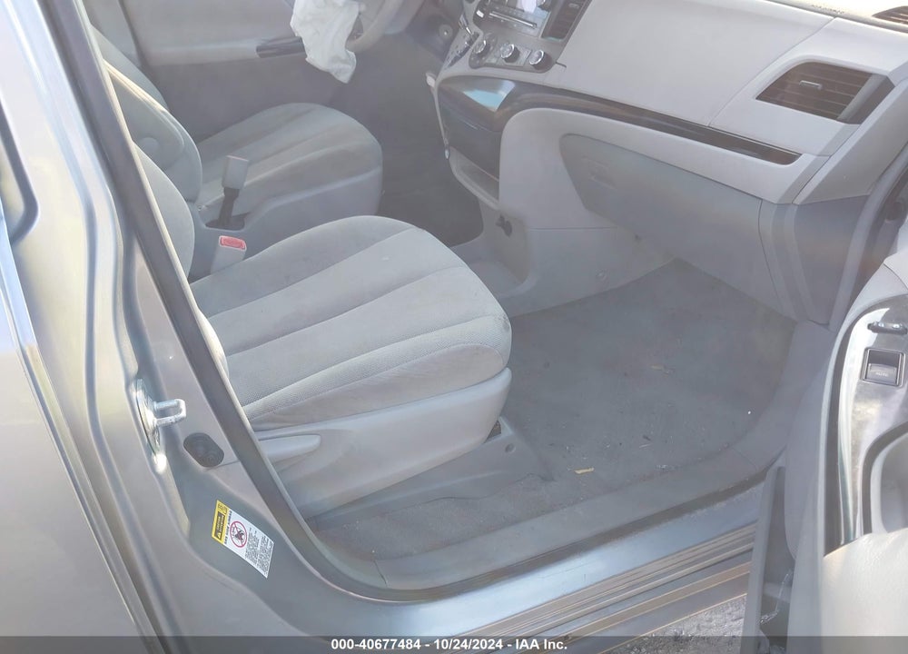 2011 TOYOTA SIENNA VIN: 5TDKA3DC4BS004001