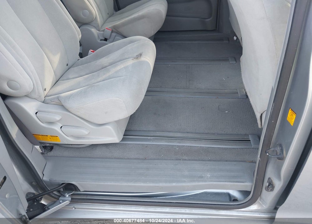 2011 TOYOTA SIENNA VIN: 5TDKA3DC4BS004001