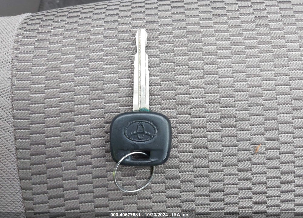 2004 TOYOTA RAV4 VIN: JTEGD20V940025281