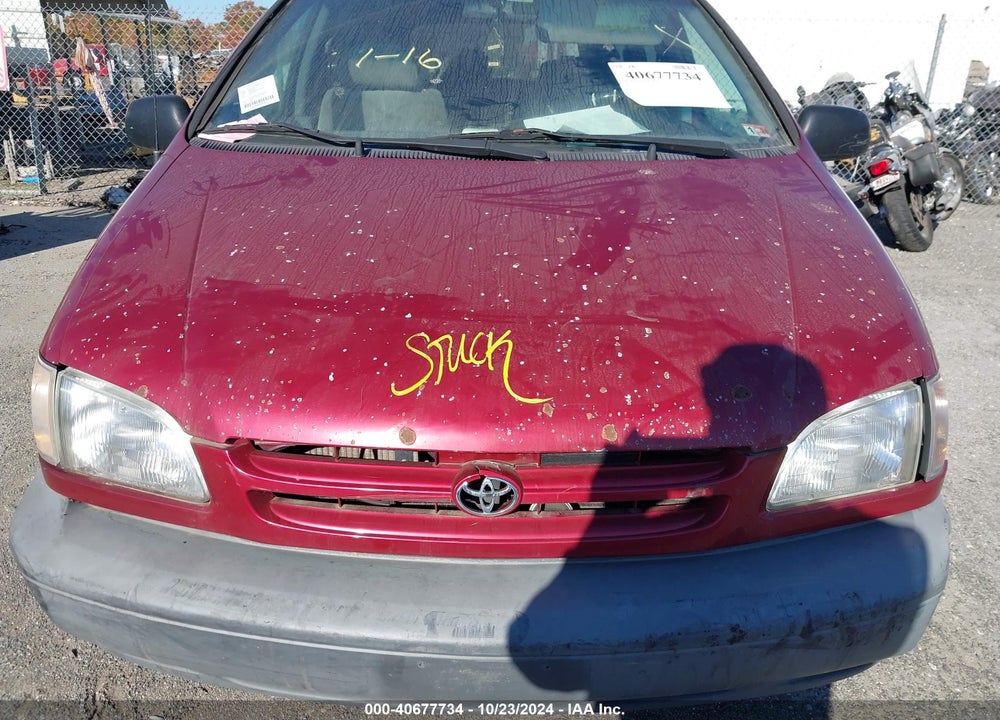 1998 TOYOTA SIENNA LE VIN: 4T3ZF13C0WU064531
