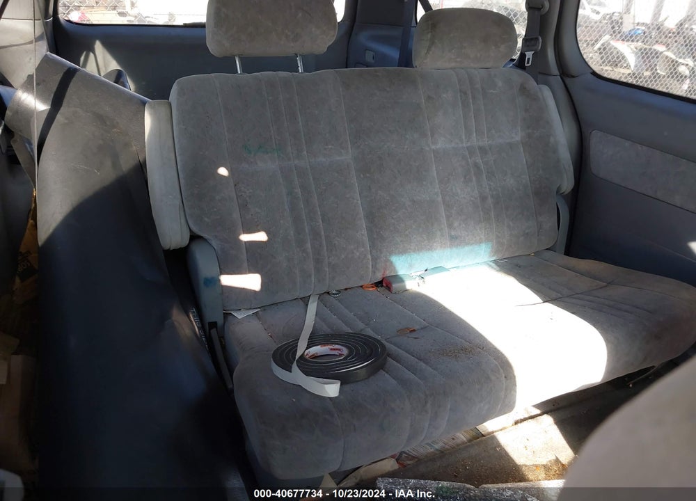 1998 TOYOTA SIENNA LE VIN: 4T3ZF13C0WU064531