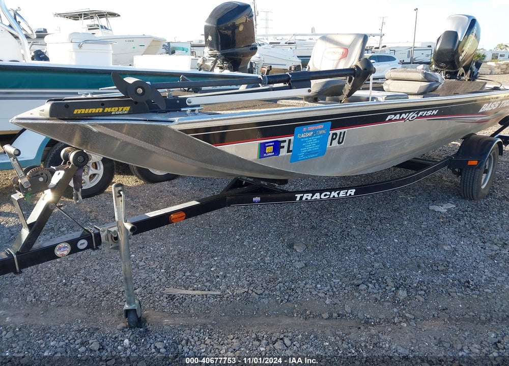 2014 TRACKER BOAT VIN: BUJ24046D414