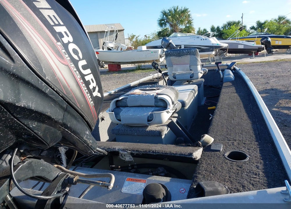 2014 TRACKER BOAT VIN: BUJ24046D414