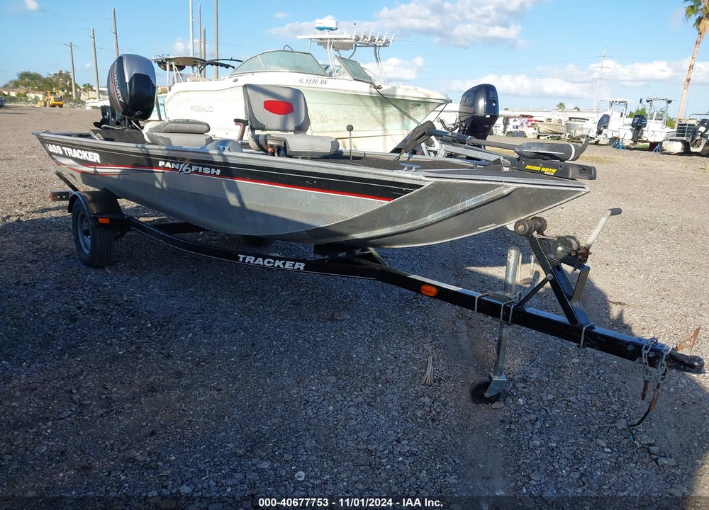 2014 TRACKER BOAT VIN: BUJ24046D414