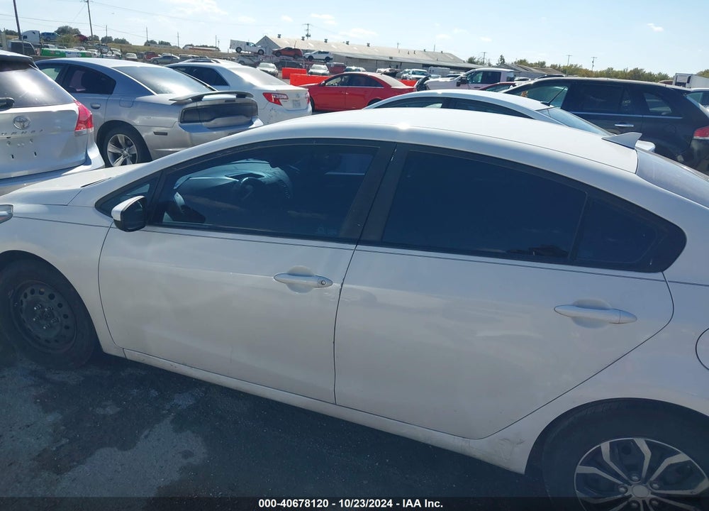 2018 KIA FORTE LX VIN: 3KPFK4A77JE276482
