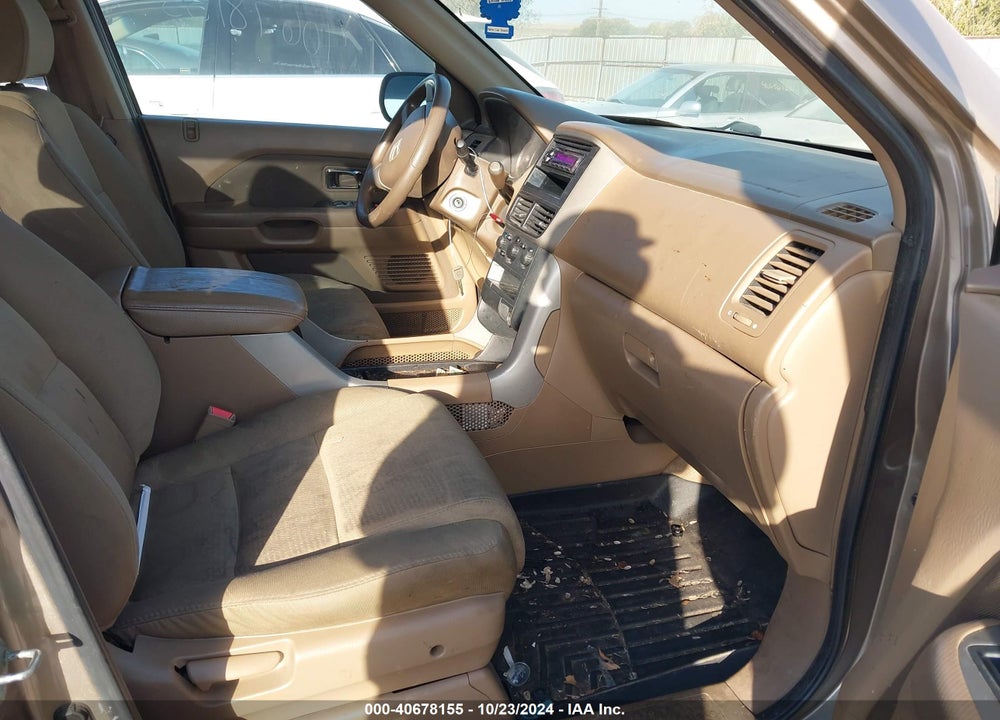 2006 HONDA PILOT LX VIN: 5FNYF18156B005824
