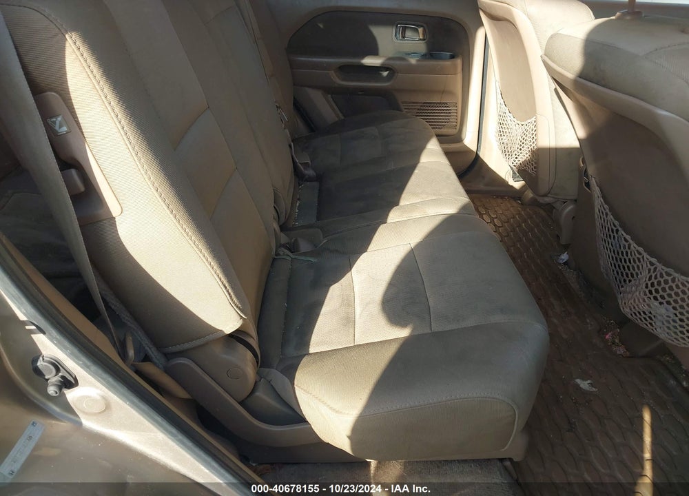 2006 HONDA PILOT LX VIN: 5FNYF18156B005824
