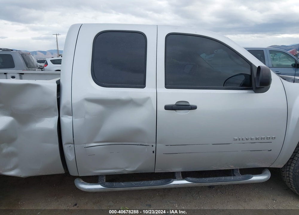 2011 CHEVROLET SILVERADO 1500 LT VIN: 1GCRKSE33BZ229349