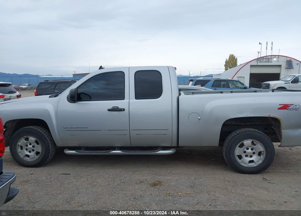 2011 CHEVROLET SILVERADO 1500 LT VIN: 1GCRKSE33BZ229349