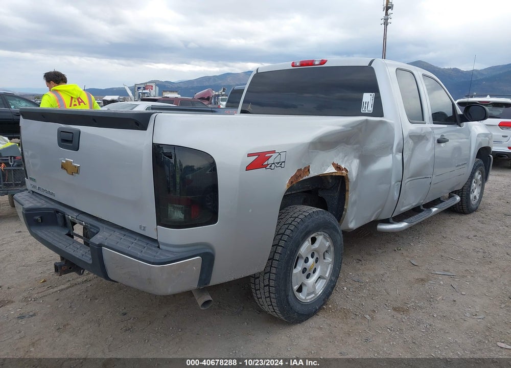 2011 CHEVROLET SILVERADO 1500 LT VIN: 1GCRKSE33BZ229349