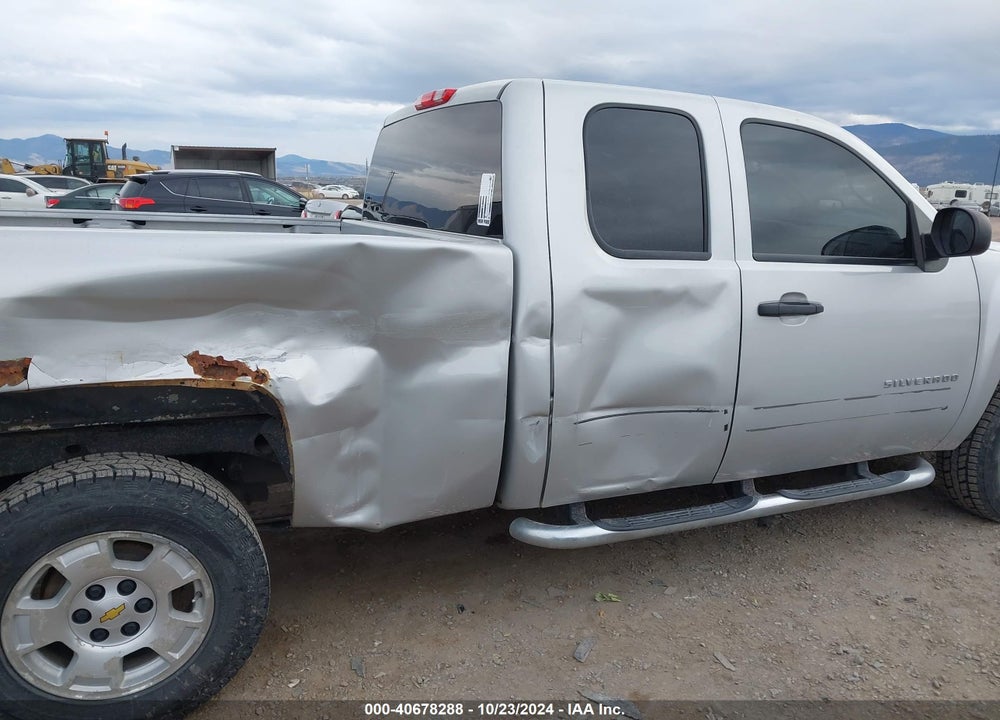 2011 CHEVROLET SILVERADO 1500 LT VIN: 1GCRKSE33BZ229349