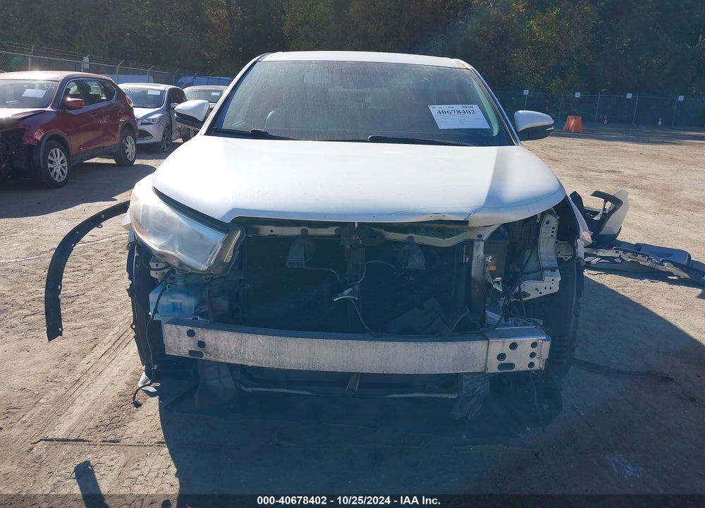 2014 TOYOTA HIGHLANDER LE V6 VIN: 5TDBKRFH8ES024104