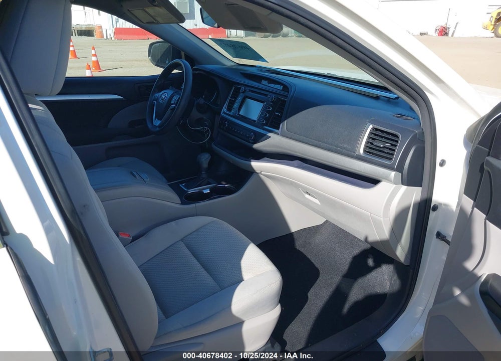 2014 TOYOTA HIGHLANDER LE V6 VIN: 5TDBKRFH8ES024104