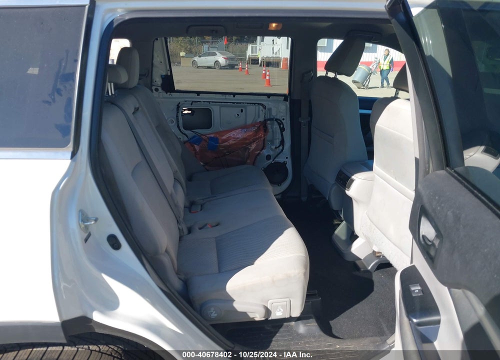 2014 TOYOTA HIGHLANDER LE V6 VIN: 5TDBKRFH8ES024104