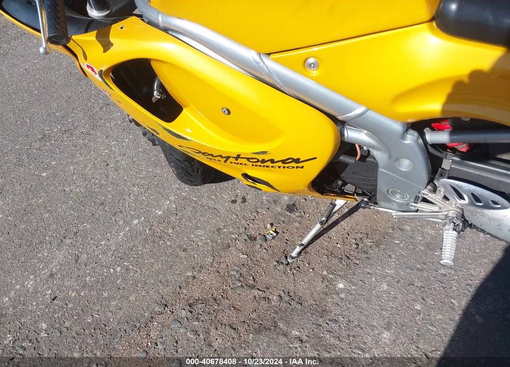1997 TRIUMPH MOTORCYCLE T595 DAYTONA VIN: SMT502FK4VJ051921