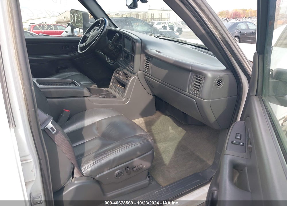 2005 GMC SIERRA 2500HD SLT VIN: 1GTHK232X5F889268