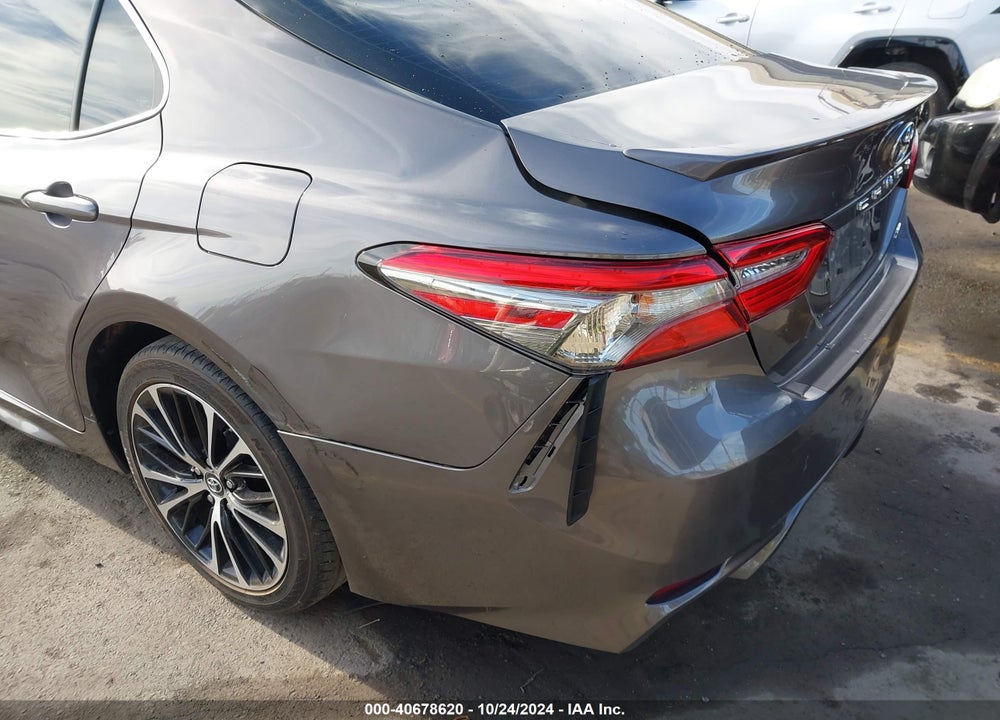 2018 TOYOTA CAMRY SE VIN: 4T1B11HK5JU124756