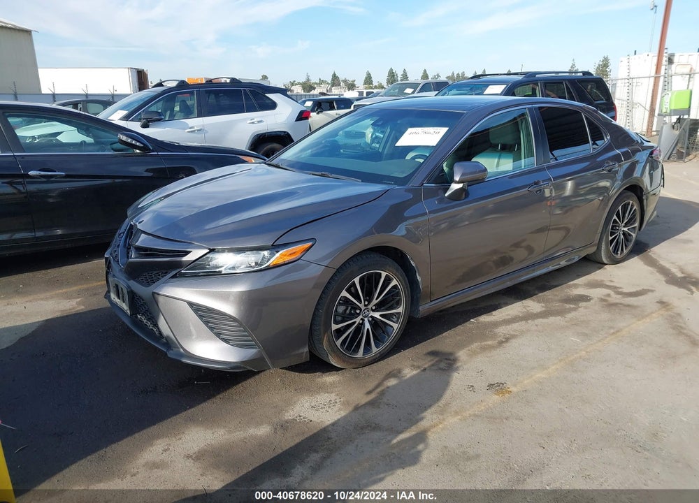 2018 TOYOTA CAMRY SE VIN: 4T1B11HK5JU124756