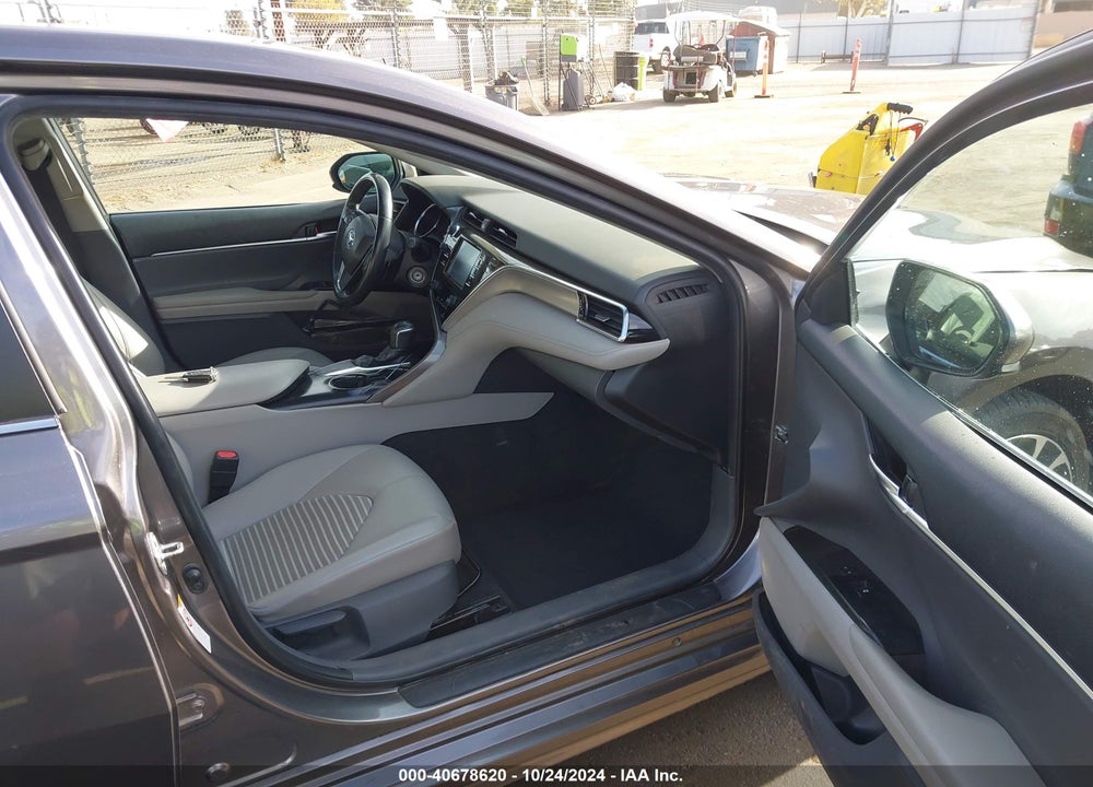 2018 TOYOTA CAMRY SE VIN: 4T1B11HK5JU124756