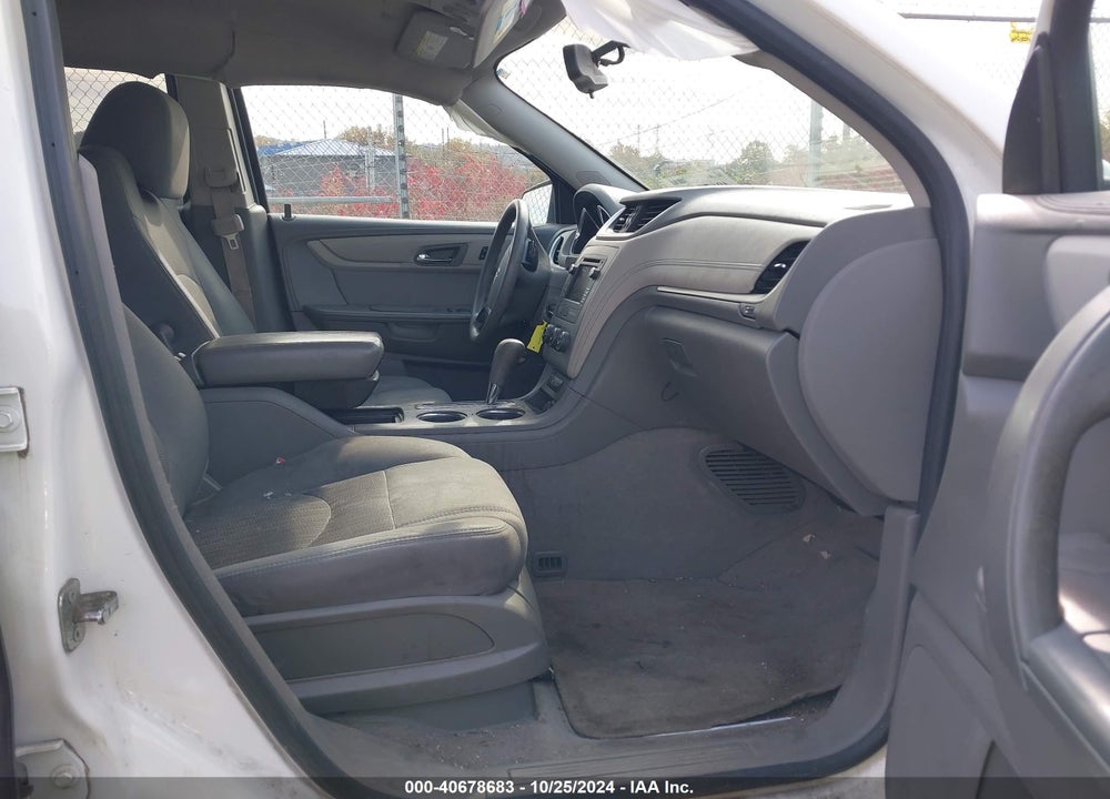 2013 CHEVROLET TRAVERSE LS VIN: 1GNKVFED0DJ127704