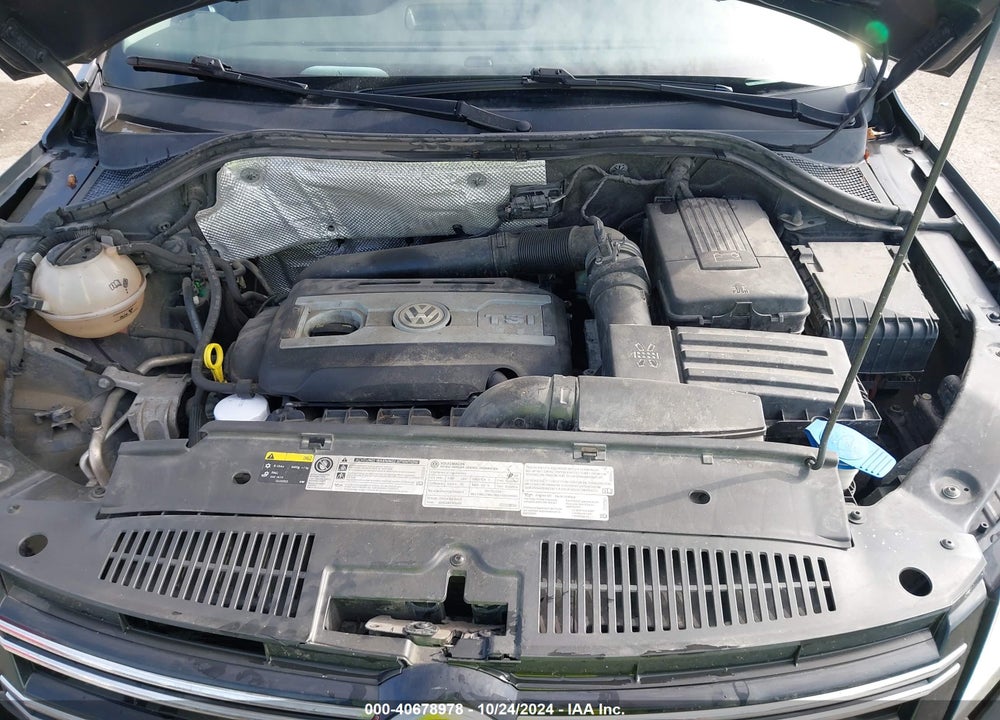 2016 VOLKSWAGEN TIGUAN VIN: WVGBV7AX4GW578068
