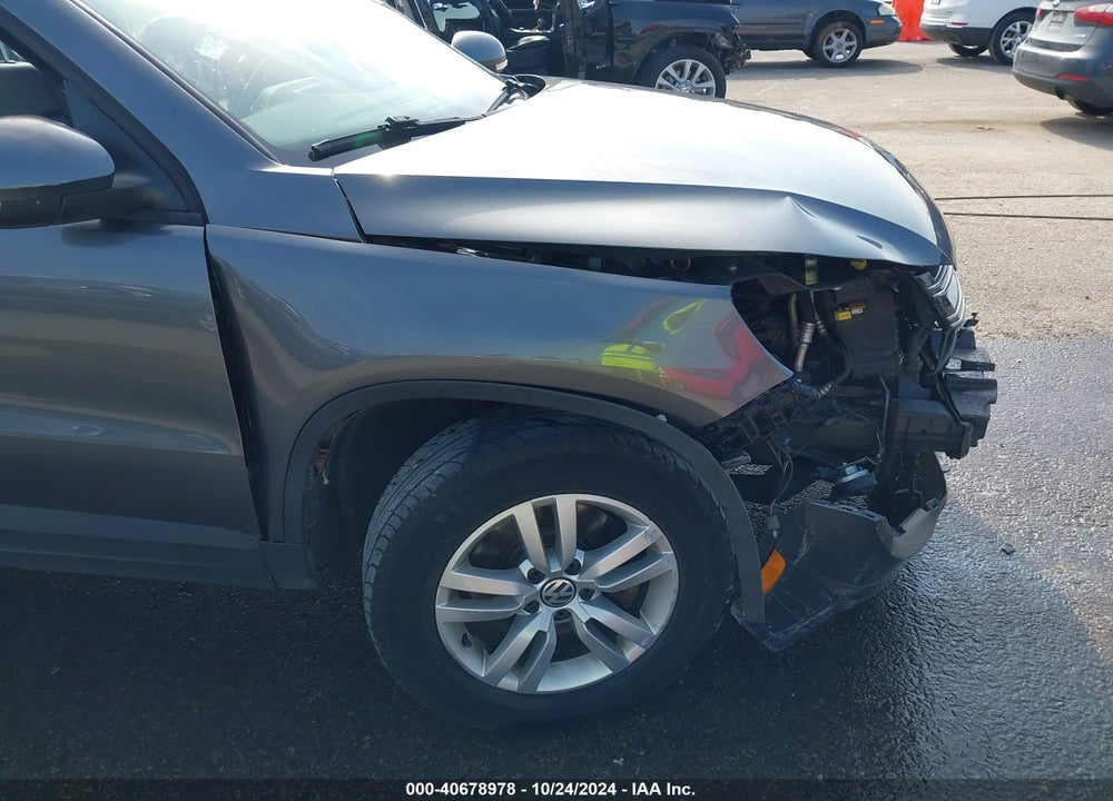 2016 VOLKSWAGEN TIGUAN VIN: WVGBV7AX4GW578068