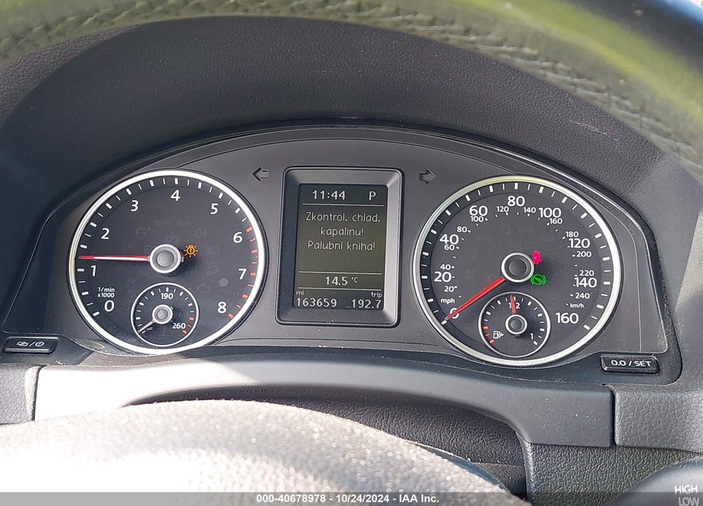 2016 VOLKSWAGEN TIGUAN VIN: WVGBV7AX4GW578068