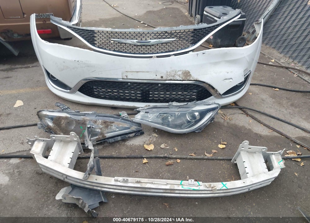 2017 CHRYSLER PACIFICA TOURING L VIN: 2C4RC1BG0HR702643