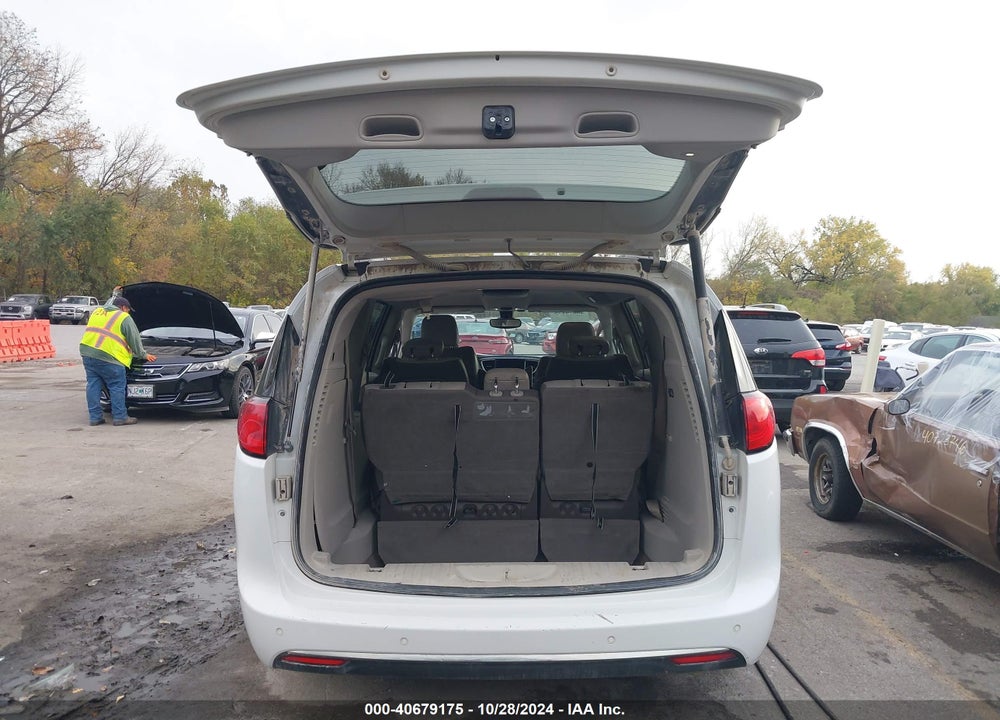 2017 CHRYSLER PACIFICA TOURING L VIN: 2C4RC1BG0HR702643