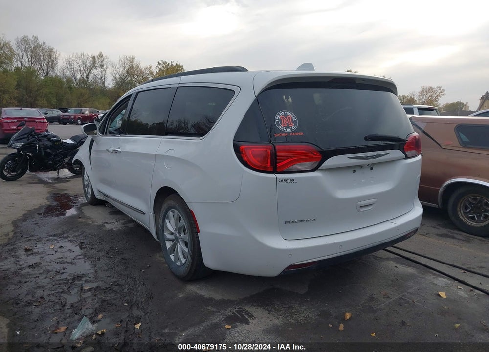 2017 CHRYSLER PACIFICA TOURING L VIN: 2C4RC1BG0HR702643