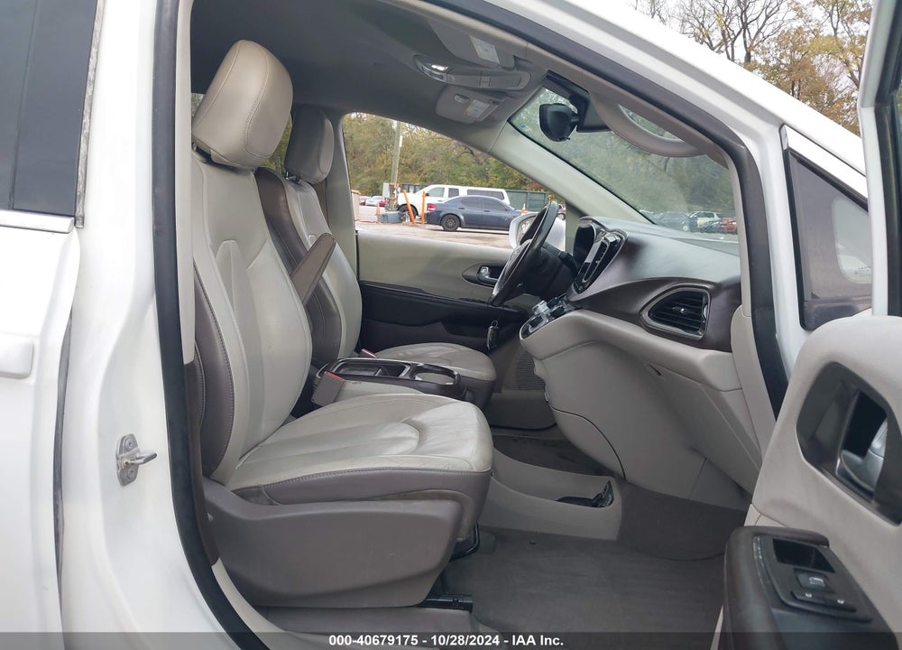 2017 CHRYSLER PACIFICA TOURING L VIN: 2C4RC1BG0HR702643