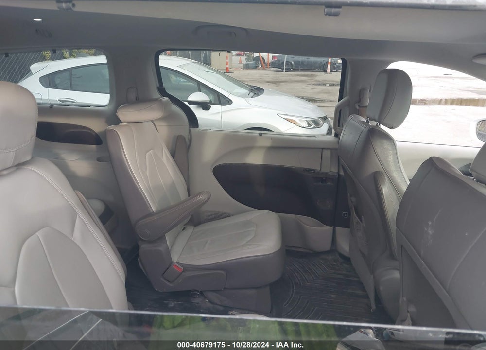2017 CHRYSLER PACIFICA TOURING L VIN: 2C4RC1BG0HR702643