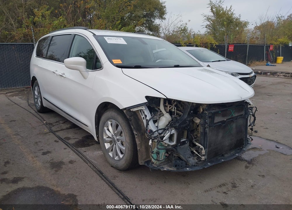 2017 CHRYSLER PACIFICA TOURING L VIN: 2C4RC1BG0HR702643