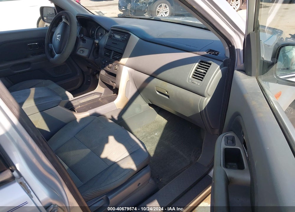 2006 HONDA PILOT LX VIN: 5FNYF28196B008358