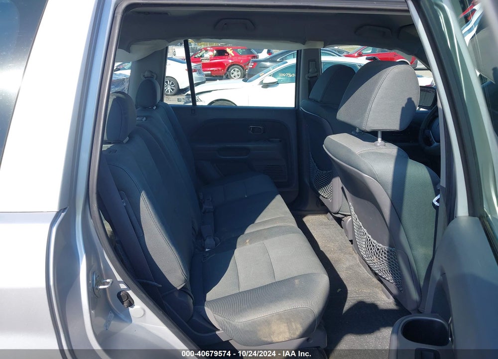 2006 HONDA PILOT LX VIN: 5FNYF28196B008358