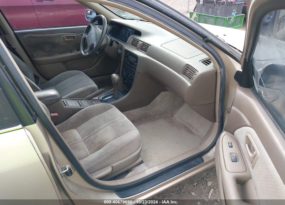 2000 TOYOTA CAMRY LE VIN: JT2BG22K0Y0416844