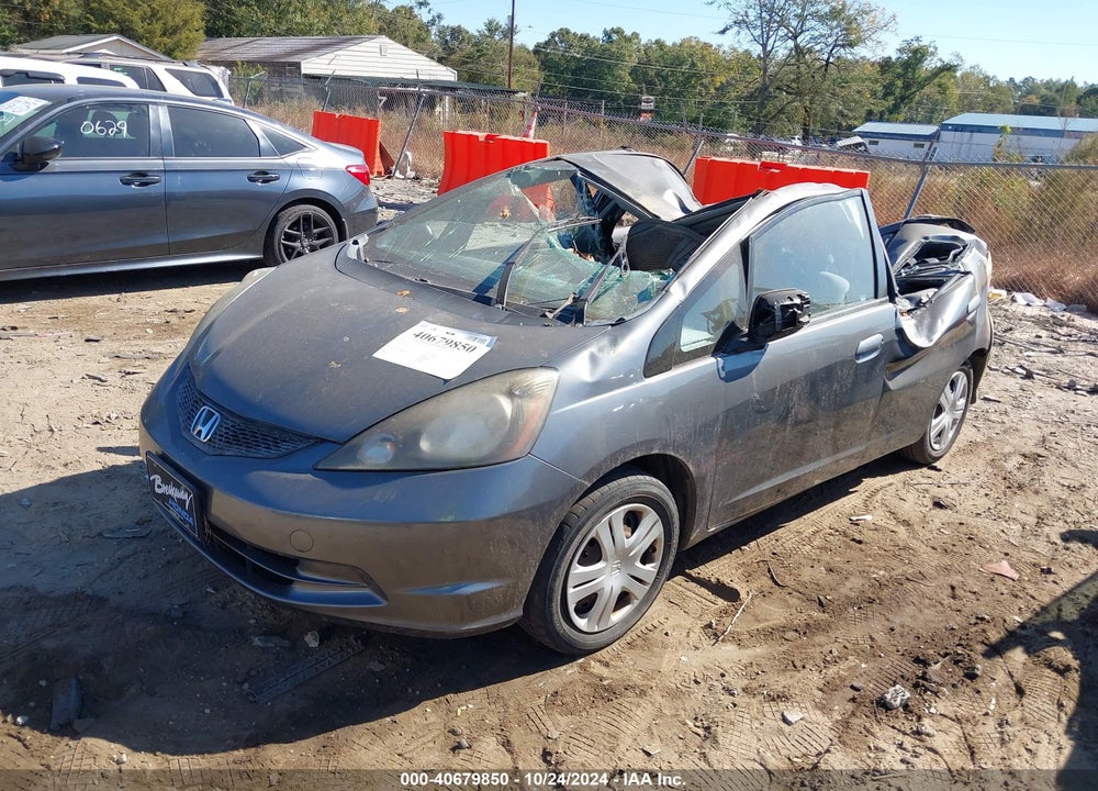 2011 HONDA FIT VIN: JHMGE8H32BS010158