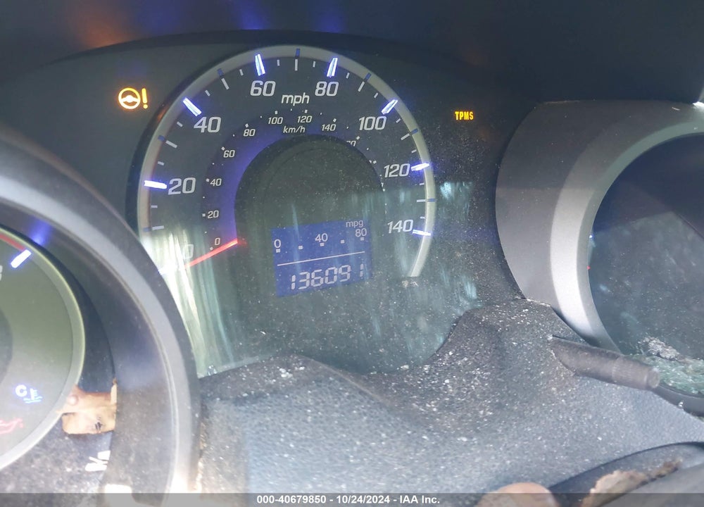 2011 HONDA FIT VIN: JHMGE8H32BS010158