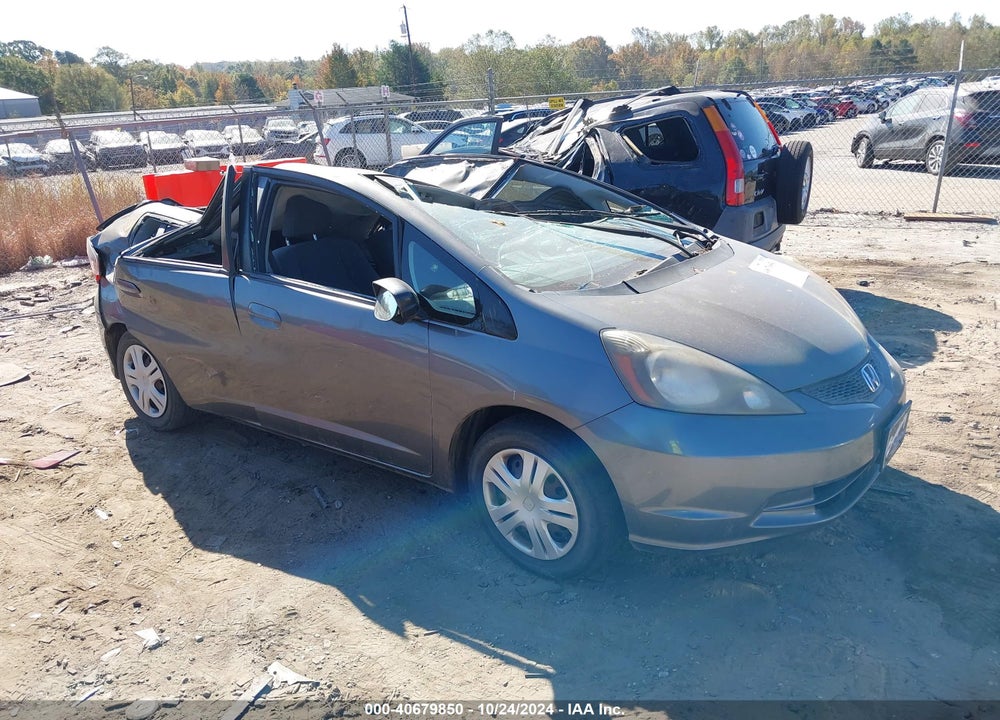 2011 HONDA FIT VIN: JHMGE8H32BS010158