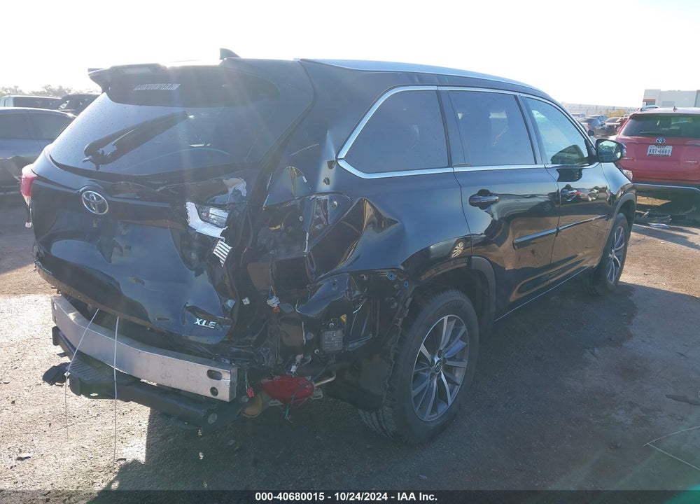 2018 TOYOTA HIGHLANDER XLE VIN: 5TDKZRFH8JS531820