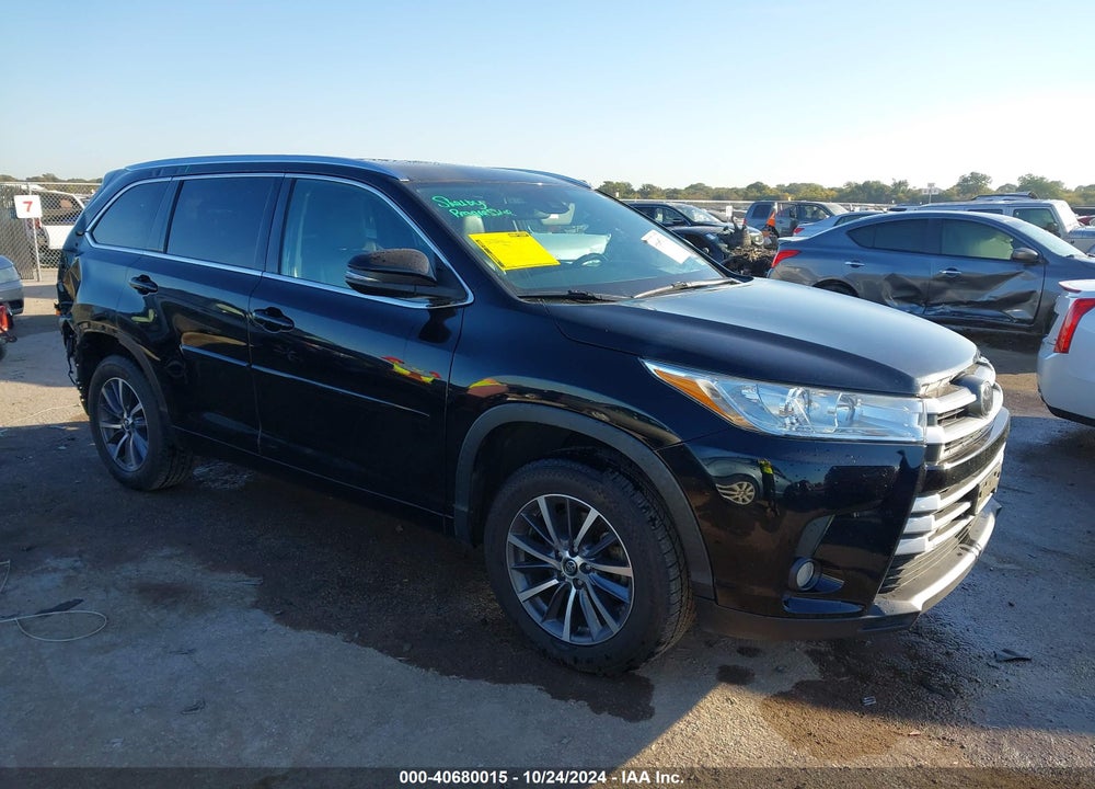 2018 TOYOTA HIGHLANDER XLE VIN: 5TDKZRFH8JS531820