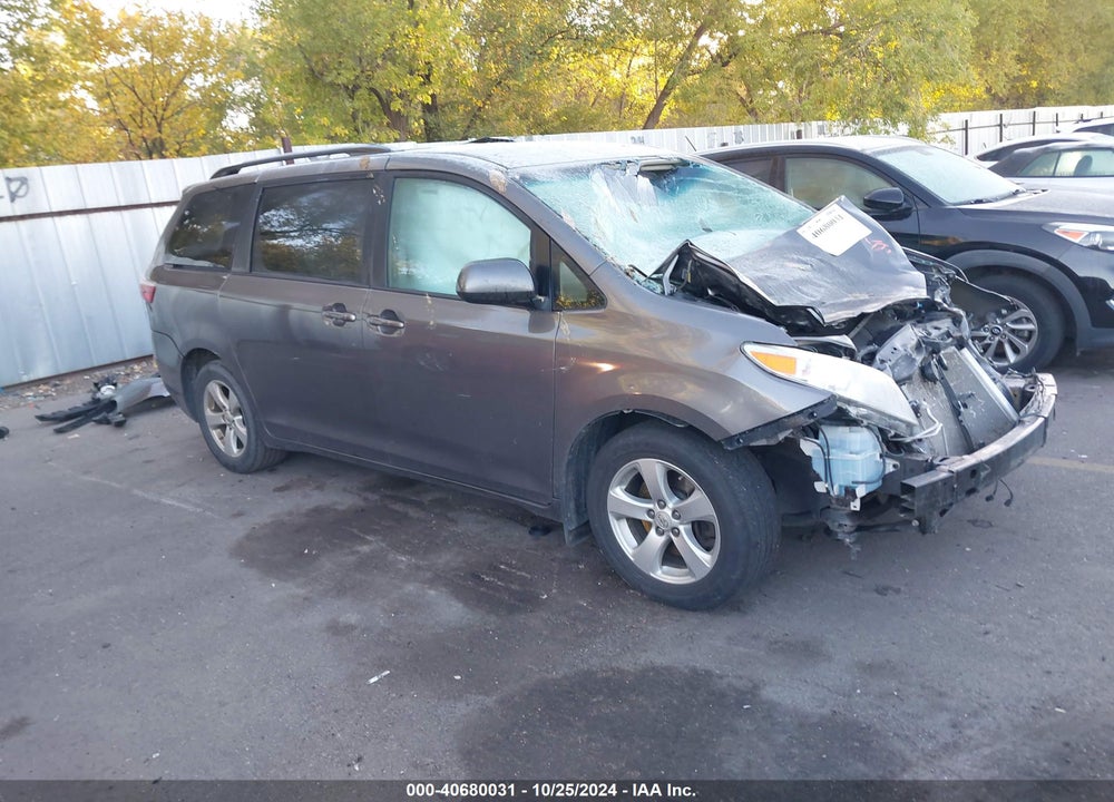 2017 TOYOTA SIENNA LE 8 PASSENGER VIN: 5TDKZ3DC6HS893689
