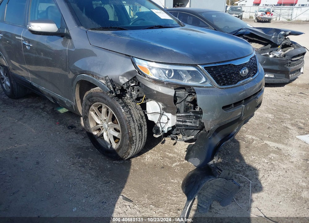 2014 KIA SORENTO LX V6 VIN: 5XYKT4A76EG452927