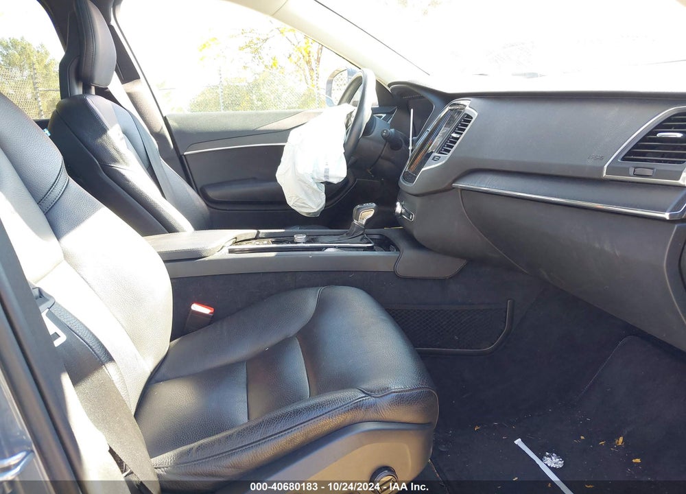 2020 VOLVO XC90 T6 MOMENTUM 6 PASSENGER VIN: YV4A221K4L1539260