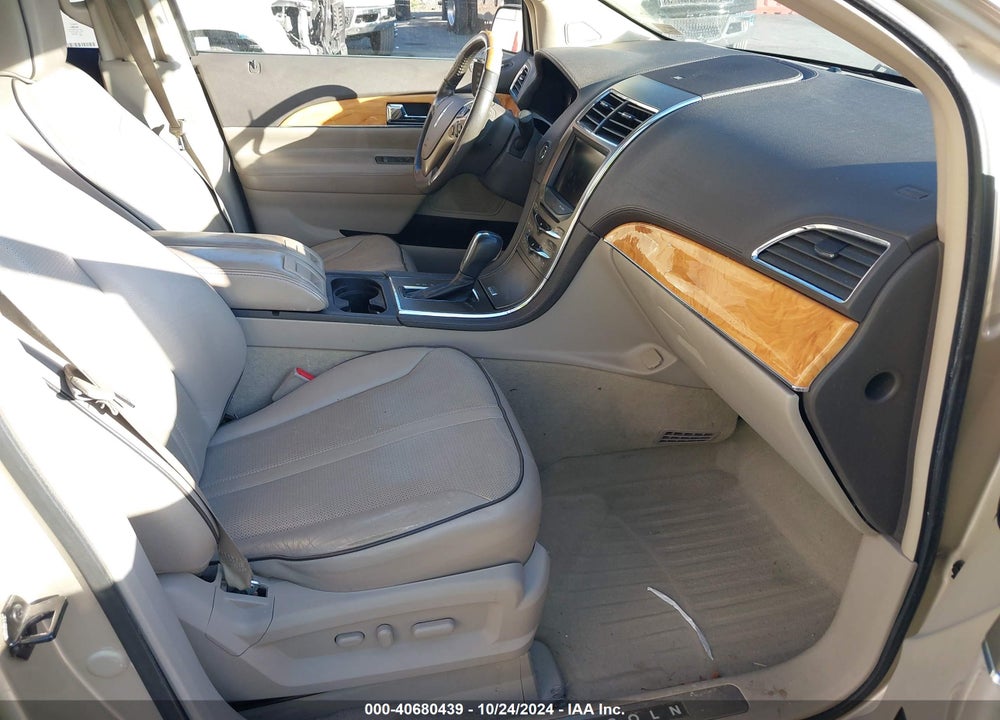 2011 LINCOLN MKX VIN: 2LMDJ8JK4BBJ30300
