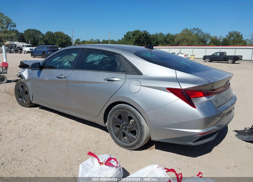 2022 HYUNDAI ELANTRA VIN: 5NPLM4AG4NH070468