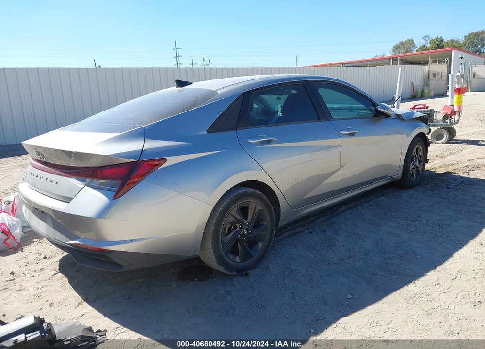 2022 HYUNDAI ELANTRA VIN: 5NPLM4AG4NH070468