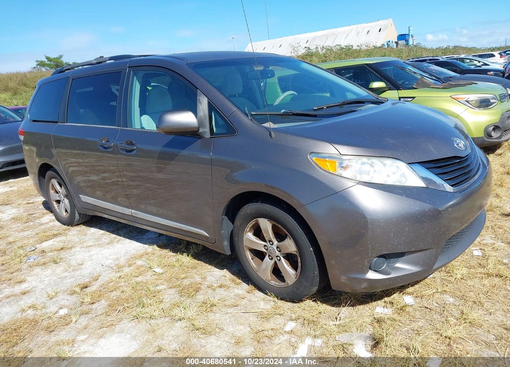 2013 TOYOTA SIENNA LE V6 8 PASSENGER VIN: 5TDKK3DC6DS354634