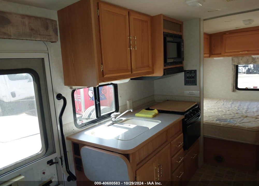 2005 FORD E-350 CUTAWAY STANDARD VIN: 1FDWE35S75HA99833