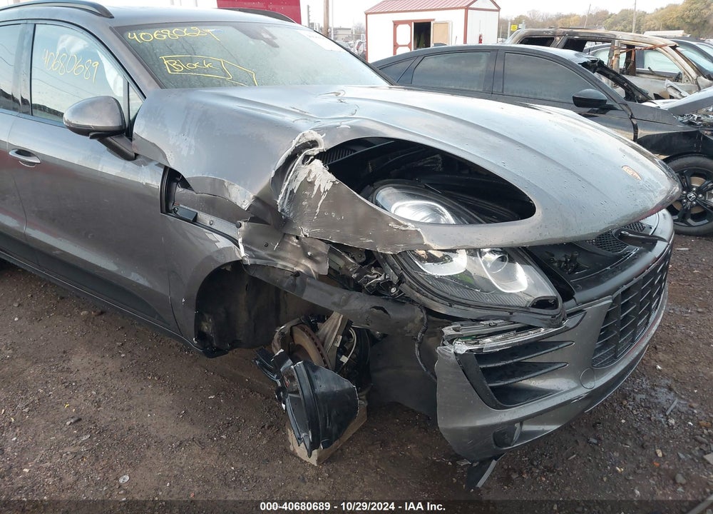 2017 PORSCHE MACAN VIN: WP1AA2A53HLB08984